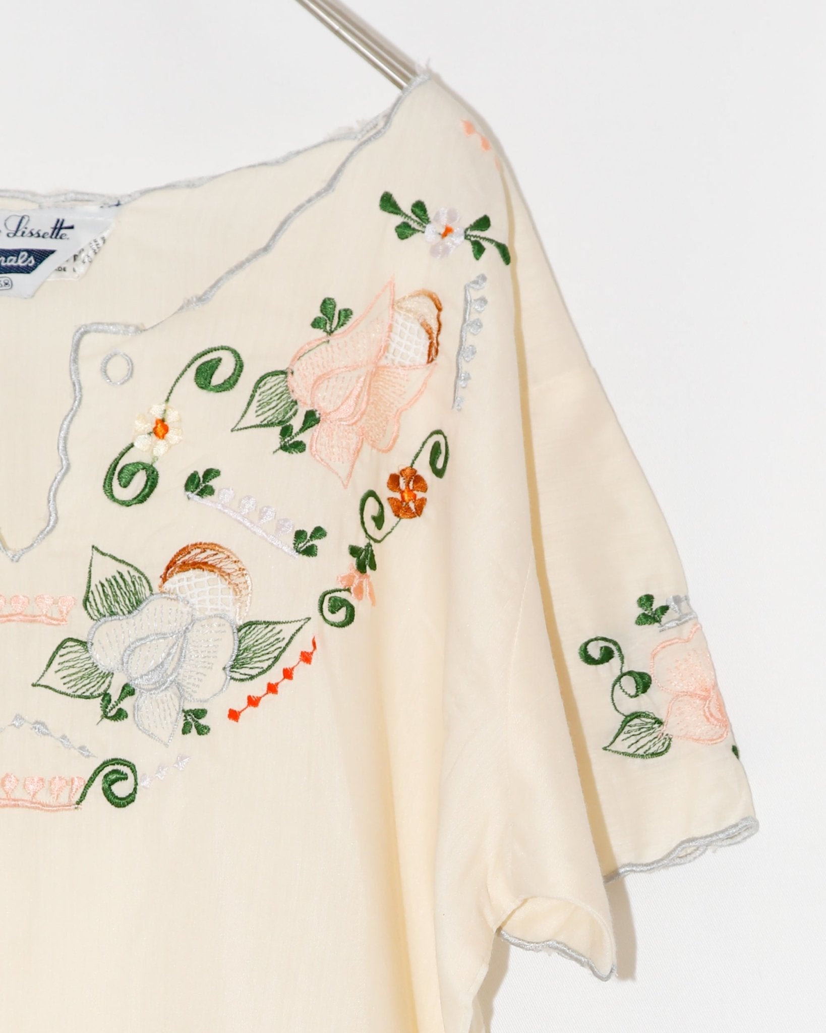 flower embroidery blouse